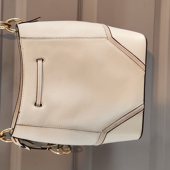 Micheal Kors Bucket Purse - Picture 2 of 7